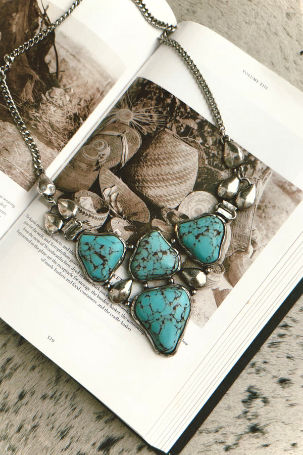LARGE STONE CLUSTER NECKLACE
