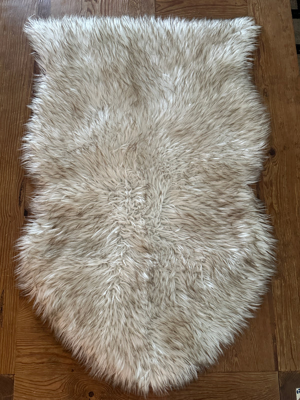 Faux fur throw accent 22”x 34”